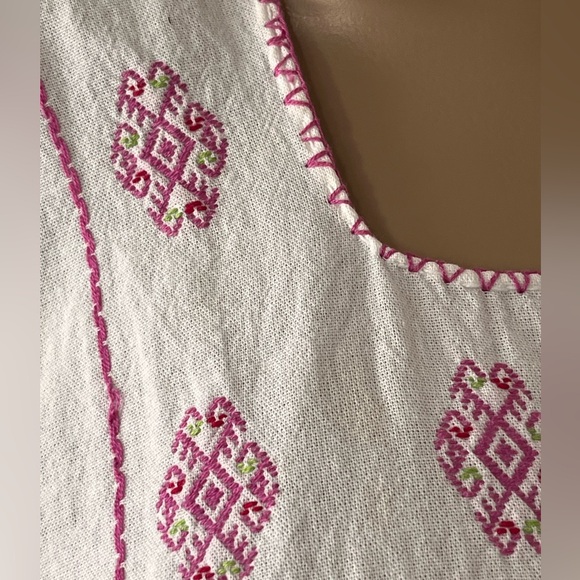 Artisan made cross stitched Embroidered White and Pink Women's tunic top - Picture 4 of 6